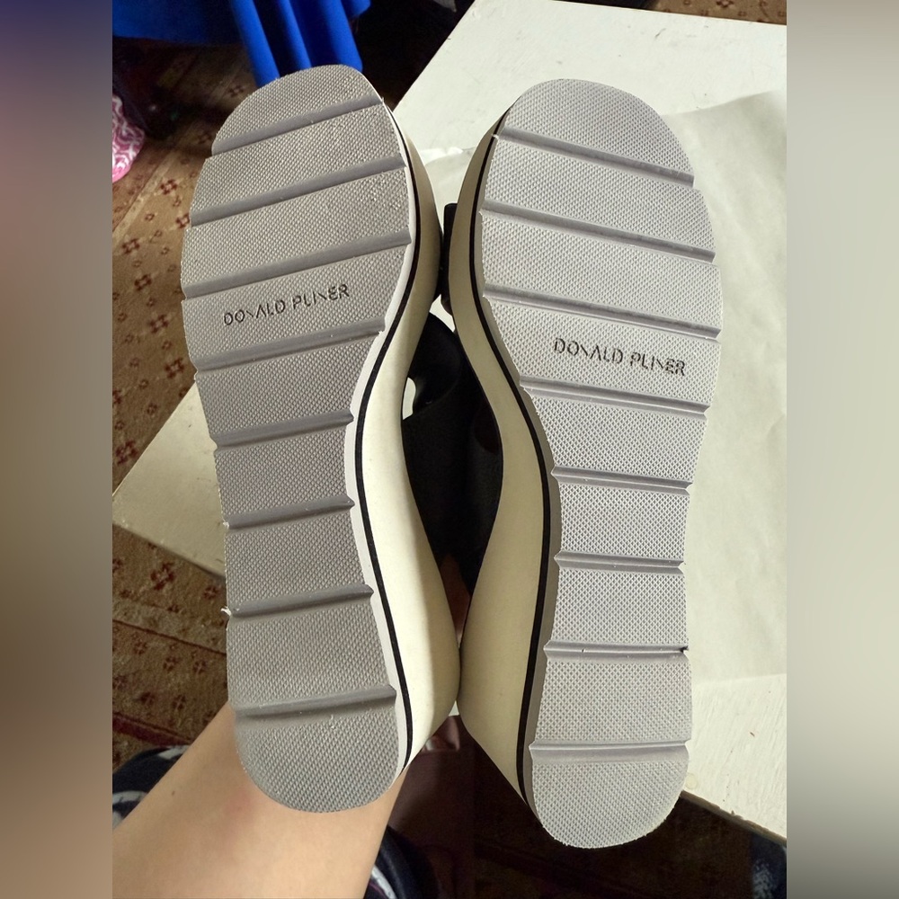Donald Pliner Black Leather Sandals - Picture 4 of 4